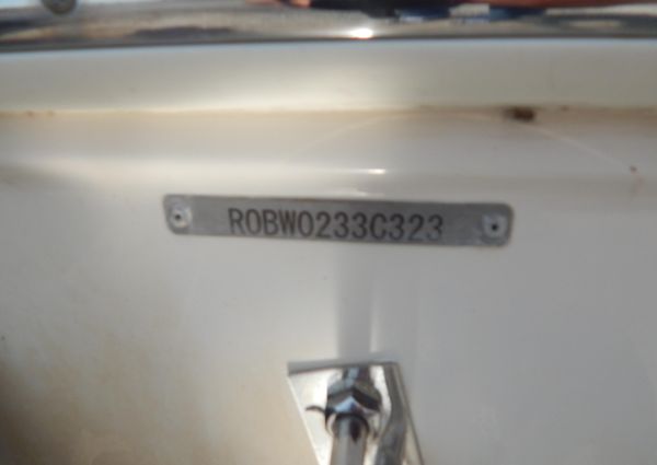 Robalo R222-CENTER-CONSOLE image