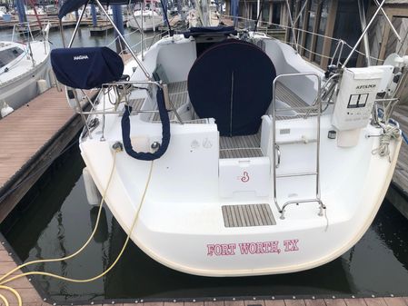 Beneteau 393 image