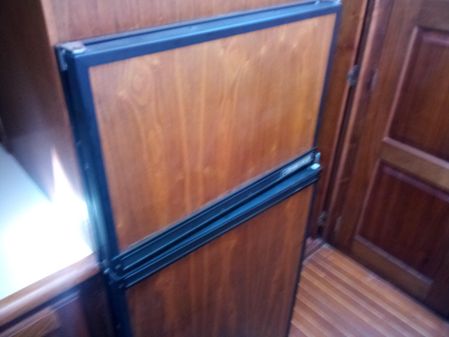 Californian 43-AFT-CABIN image