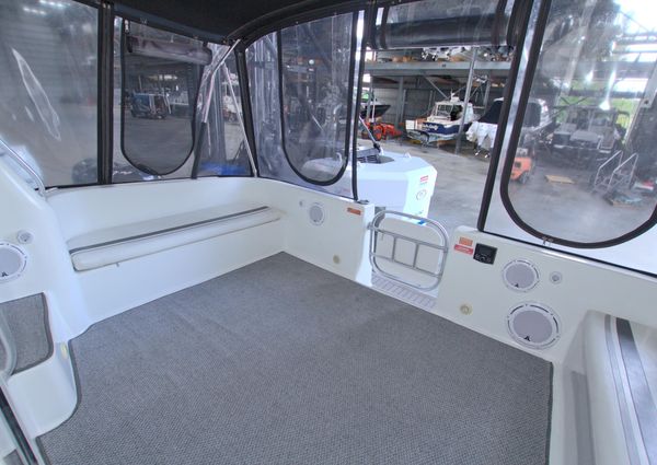 Mainship 31 Sedan Bridge image