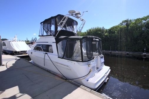 Mainship 31 Sedan Bridge image