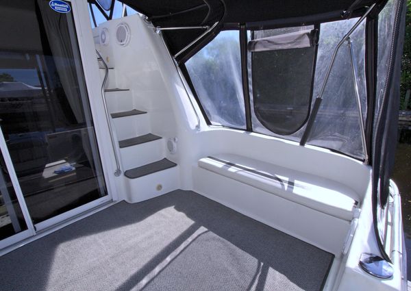 Mainship 31 Sedan Bridge image