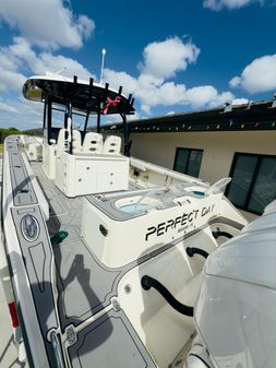 Cobia 350-CENTER-CONSOLE image