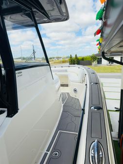 Cobia 350-CENTER-CONSOLE image