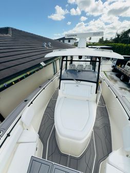 Cobia 350-CENTER-CONSOLE image