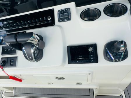 Cobia 350-CENTER-CONSOLE image