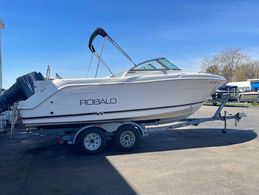 Robalo 227 Dual Console - main image