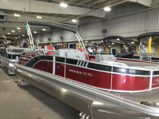 Bennington L 23 Swingback Bowrider - main image