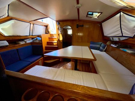 Freedom Marine 39 Deck Salon image