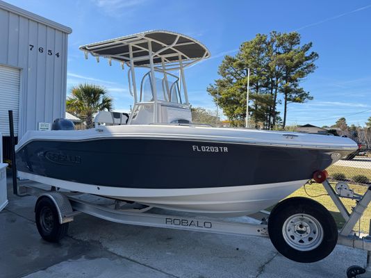 Robalo R180-CENTER-CONSOLE - main image