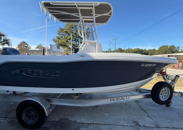 Robalo R180-CENTER-CONSOLE image