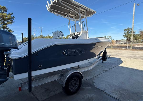 Robalo R180-CENTER-CONSOLE image