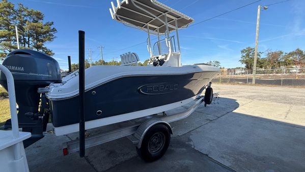 Robalo R180-CENTER-CONSOLE image