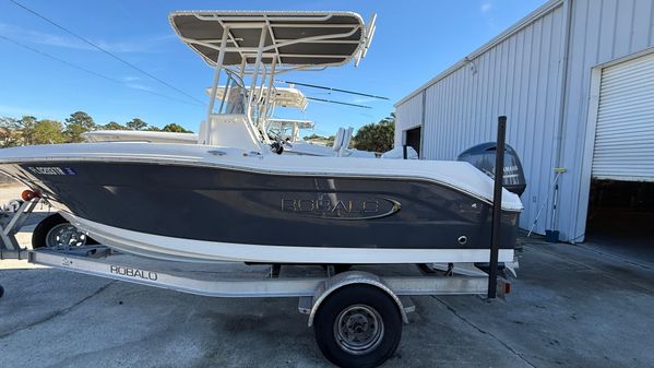 Robalo R180-CENTER-CONSOLE image