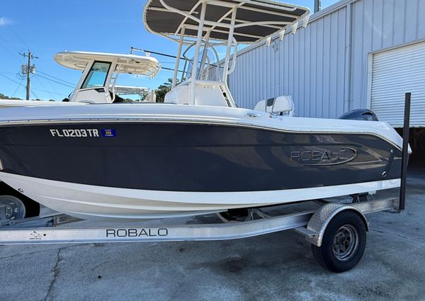 Robalo R180-CENTER-CONSOLE image