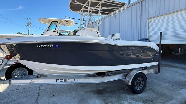 Robalo R180-CENTER-CONSOLE image