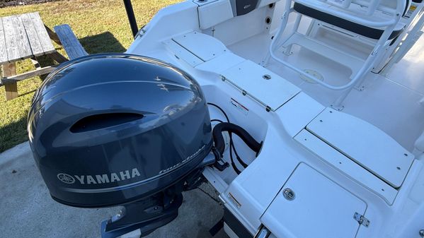 Robalo R180-CENTER-CONSOLE image