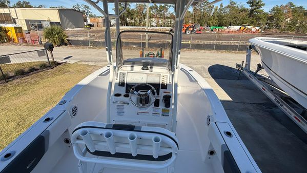 Robalo R180-CENTER-CONSOLE image