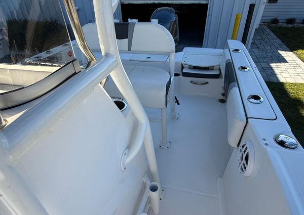 Robalo R180-CENTER-CONSOLE image