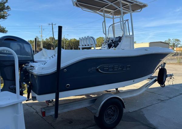 Robalo R180-CENTER-CONSOLE image