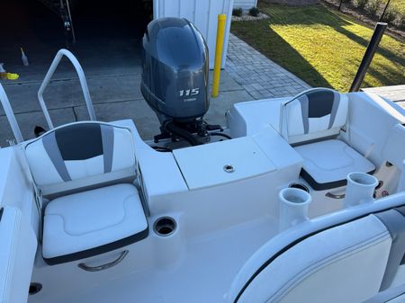 Robalo R180-CENTER-CONSOLE image