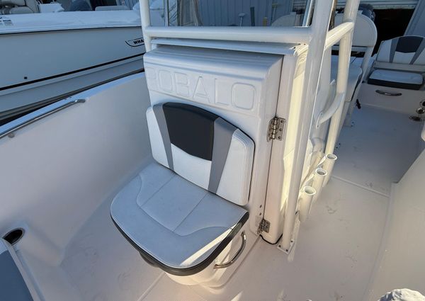 Robalo R180-CENTER-CONSOLE image