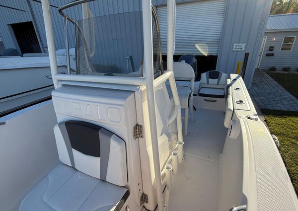 Robalo R180-CENTER-CONSOLE image