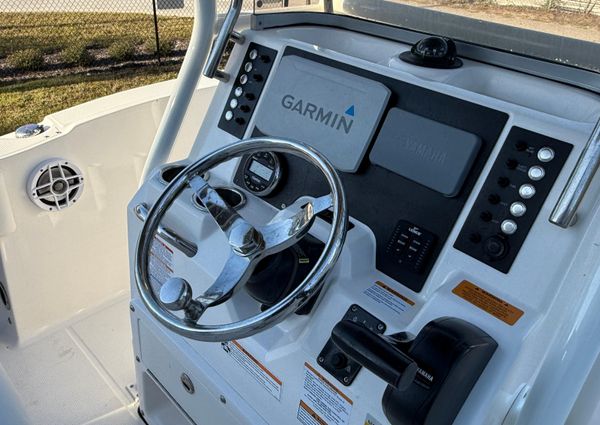 Robalo R180-CENTER-CONSOLE image