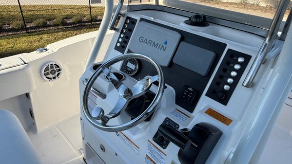 Robalo R180-CENTER-CONSOLE image