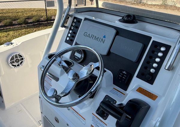 Robalo R180-CENTER-CONSOLE image