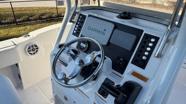 Robalo R180-CENTER-CONSOLE image