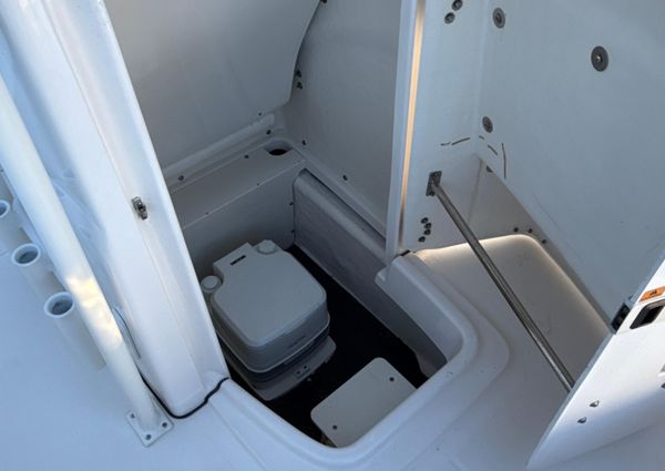 Robalo R180-CENTER-CONSOLE image