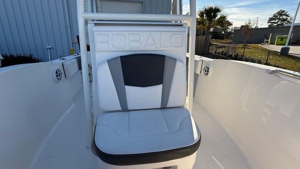 Robalo R180-CENTER-CONSOLE image