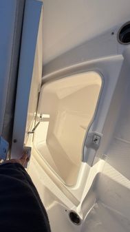 Robalo R180-CENTER-CONSOLE image