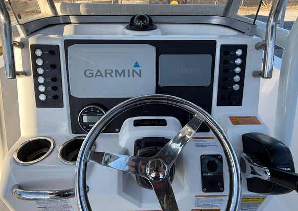 Robalo R180-CENTER-CONSOLE image