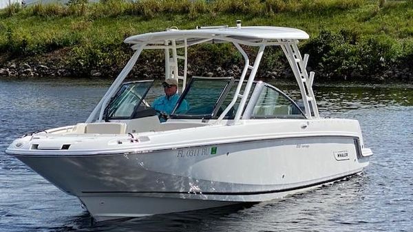 Boston Whaler 230 Vantage