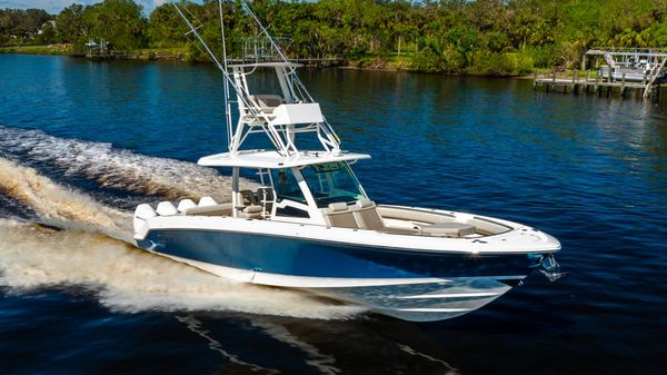 Boston Whaler 380 Outrage