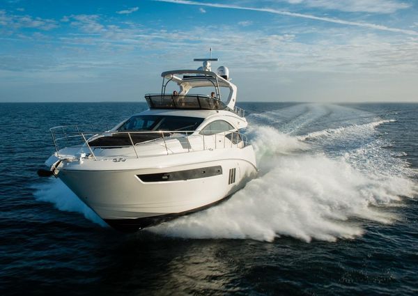 Sea Ray L590 Fly image