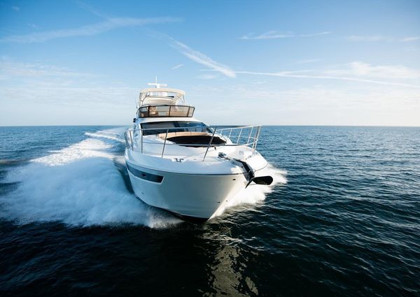 Sea Ray L590 Fly image