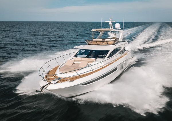 Sea Ray L590 Fly image