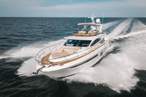 Sea Ray L590 Fly image