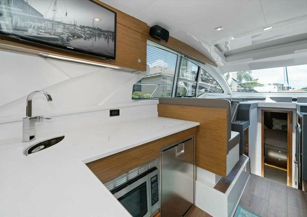 Cruisers Yachts 42 Cantius image