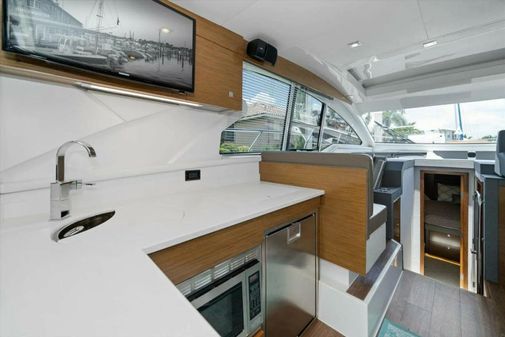 Cruisers Yachts 42 Cantius image