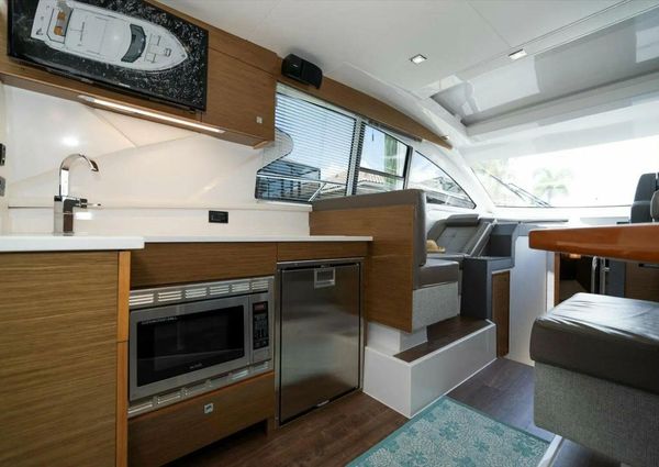 Cruisers Yachts 42 Cantius image