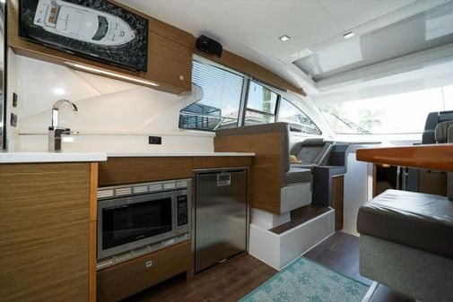 Cruisers Yachts 42 Cantius image