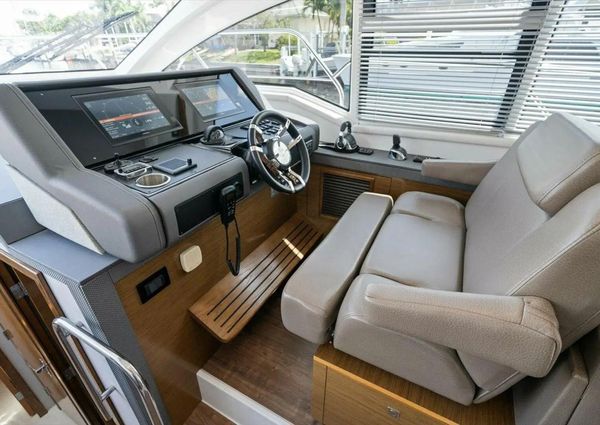 Cruisers Yachts 42 Cantius image