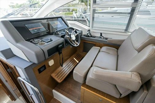 Cruisers Yachts 42 Cantius image