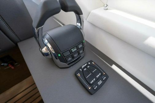 Cruisers Yachts 42 Cantius image