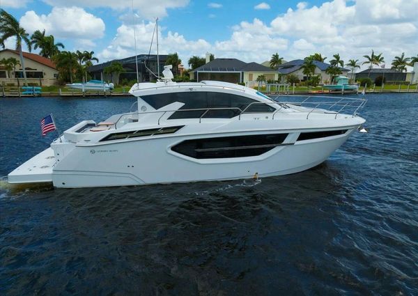 Cruisers Yachts 42 Cantius image