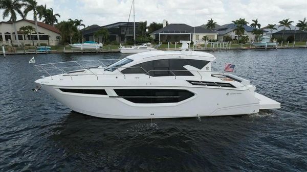 Cruisers Yachts 42 Cantius 